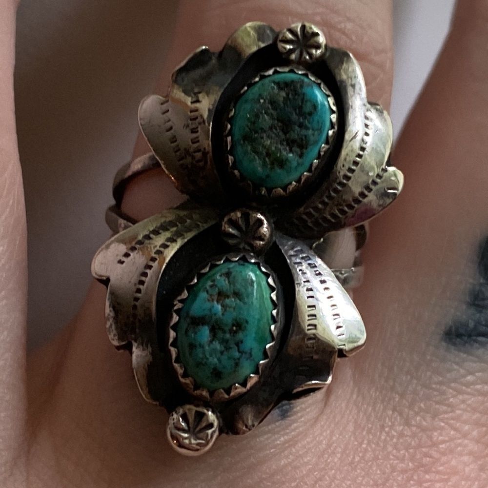 💛 Vintage Navajo Sterling Silver Turquoise Flower Ring - Picture 5 of 5